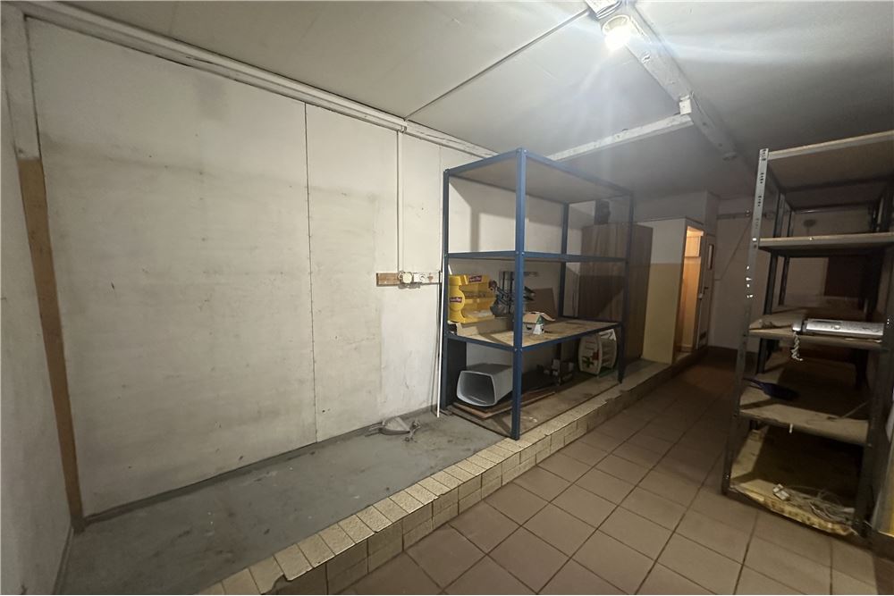 Lokal handlowy/usługowy - Wynajem - Bielsko-Biała, Polska - 32 - 800061103-137