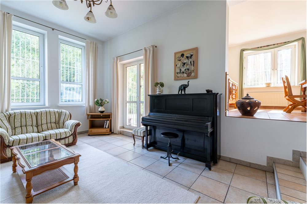 Dom wolnostojący - Sprzedaż - Józefów, Polska - 76 - 810251028-66