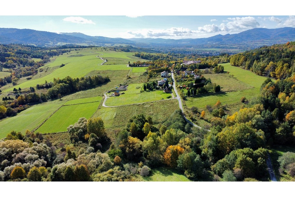 Działka budowlana - Sprzedaż - Żywiec, Polska - dji_fly_20251013_125636_215_1760441696862_photo_optimized.jpeg - 800061098-177