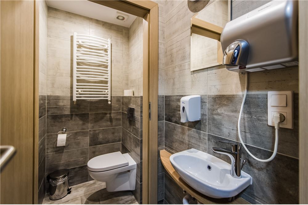 Nieruchomość inwestycyjna - Sprzedaż - Korbielów, Polska - 82 - 800061076-395