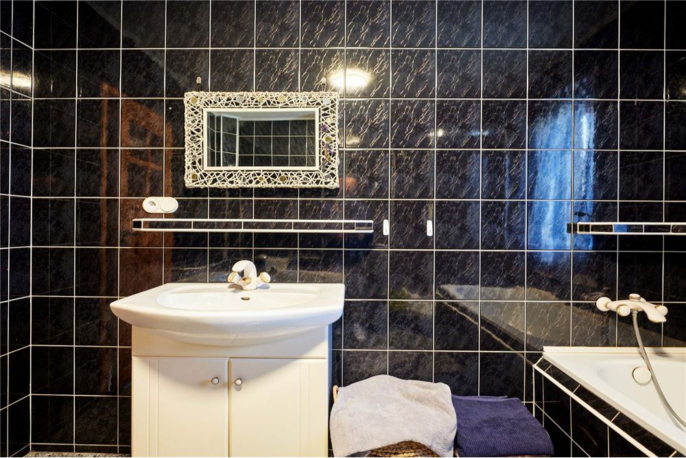 Dom wolnostojący - Sprzedaż - Bielsko-Biała, Polska - 114 - 800061016-1153