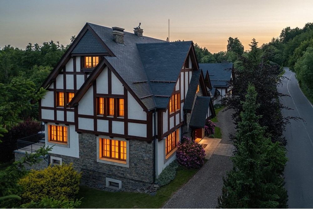 Rezydencja/Willa/Dworek - Sprzedaż - Srebrna Góra, Polska - 002 bok elewacji.jpg - 800271021-13