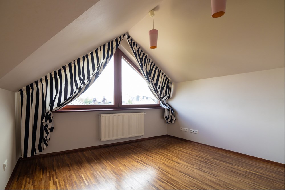 Mieszkanie - Sprzedaż - Józefosław, Polska - gora 1.jpg - 810291001-9