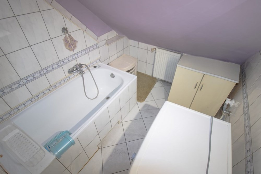 Mieszkanie - Sprzedaż - Bielsko-Biała, Polska - Zdjęcie WhatsApp 2025-10-20 o 03.09.11_114c546b.jpg - 800061134-9