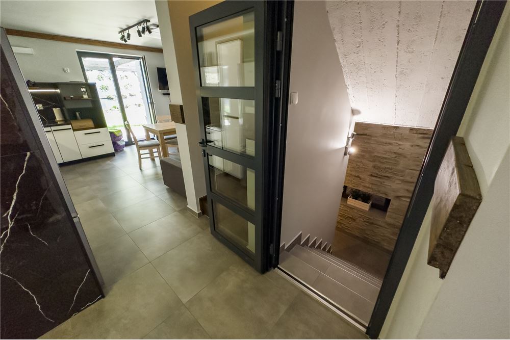 Nieruchomość inwestycyjna - Sprzedaż - Ustroń, Polska - 38 - 800061103-183