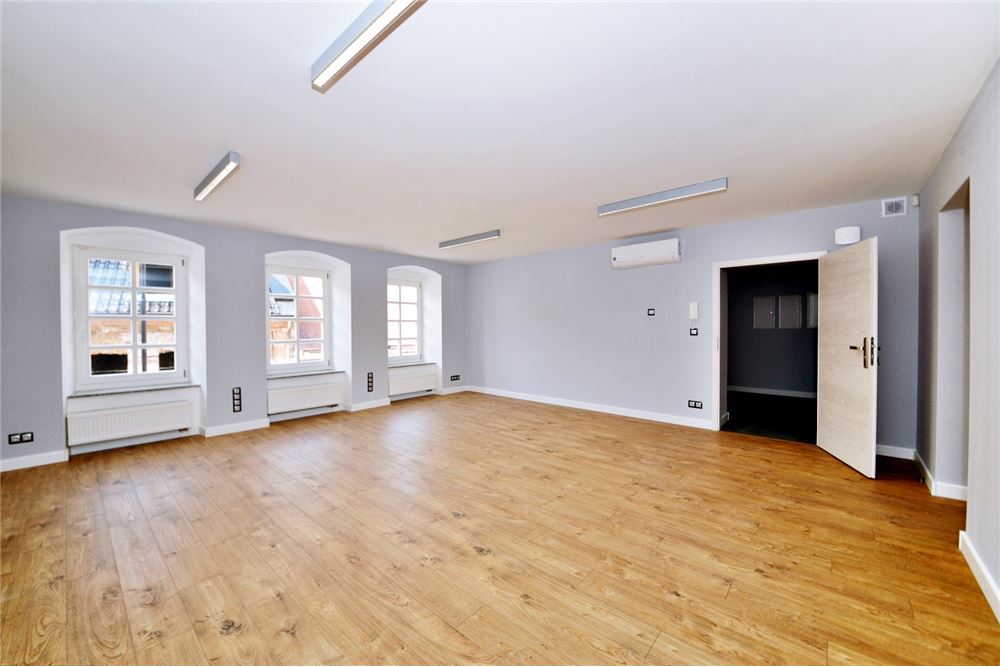 Lokal handlowy/usługowy - Wynajem - Bielsko-Biała, Polska - 1 - 470131040-439