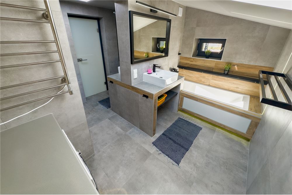 Nieruchomość inwestycyjna - Sprzedaż - Ustroń, Polska - 34 - 800061103-182