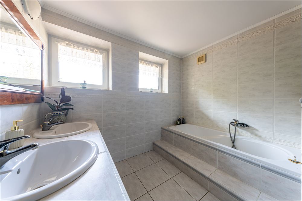 Dom wolnostojący - Sprzedaż - Józefów, Polska - 111 - 810251028-66