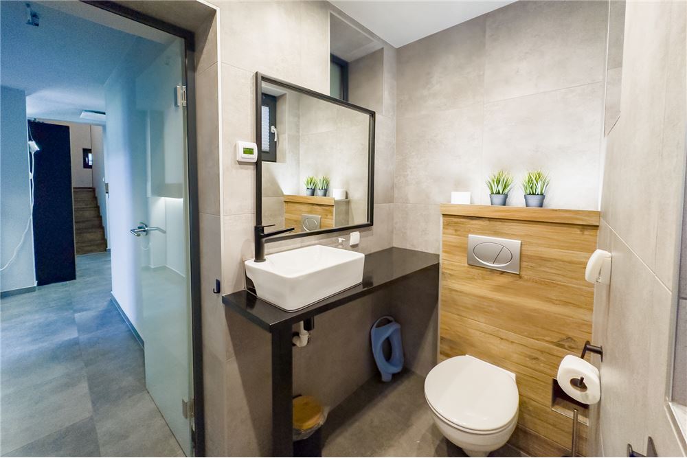 Nieruchomość inwestycyjna - Sprzedaż - Ustroń, Polska - 43 - 800061103-183