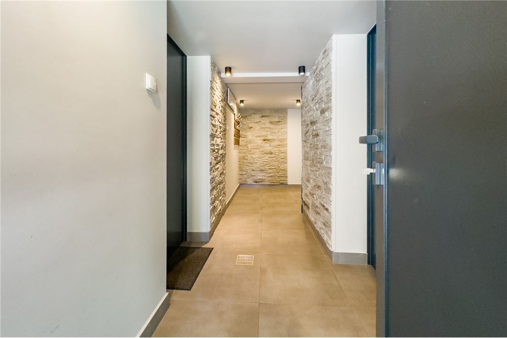 Nieruchomość inwestycyjna - Sprzedaż - Ustroń, Polska - 42 - 800061103-183