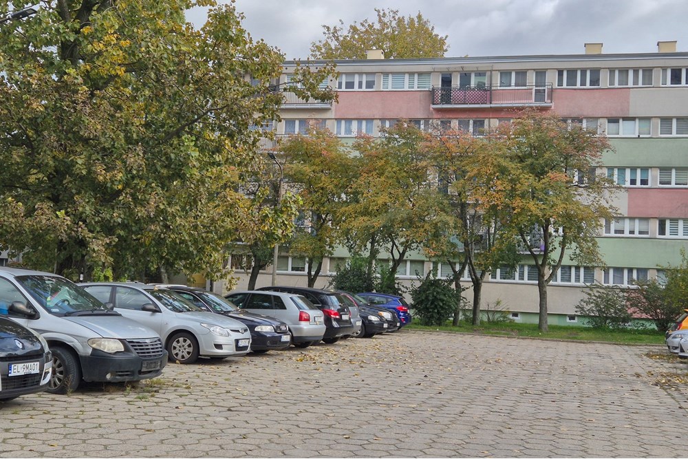 Mieszkanie - Wynajem - Łódź, Polska - parking.jpg - 470291004-261