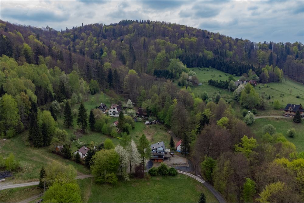 Nieruchomość inwestycyjna - Sprzedaż - Ustroń, Polska - 60 - 800061103-183