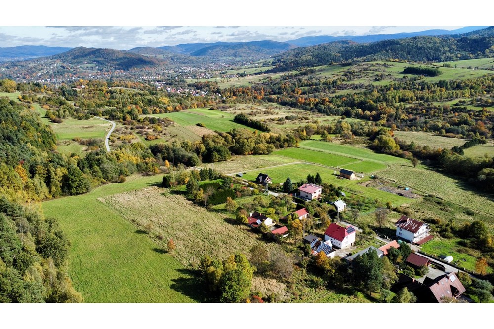 Nieruchomość inwestycyjna - Sprzedaż - Żywiec, Polska - dji_fly_20251013_124924_187_1760441778311_photo_optimized.jpeg - 800061098-178