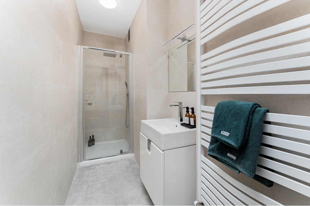 Dom w zabudowie szeregowej - Sprzedaż - Kraków, Polska - 011 łazienka 1.jpg - 800271023-15