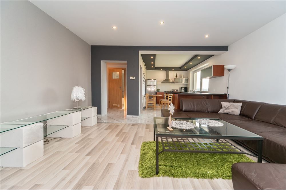 Dom wolnostojący - Sprzedaż - Kaniów, Polska - 1 - 800061076-425