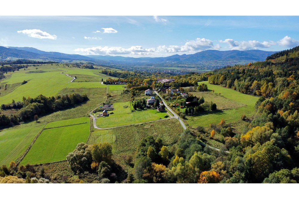 Nieruchomość inwestycyjna - Sprzedaż - Żywiec, Polska - dji_fly_20251013_125158_201_1760441757438_photo_optimized.jpeg - 800061098-178