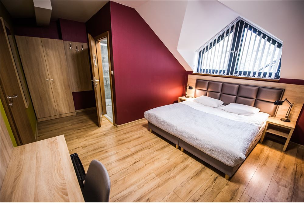 Dom wolnostojący - Sprzedaż - Korbielów, Polska - 118 - 800061076-401