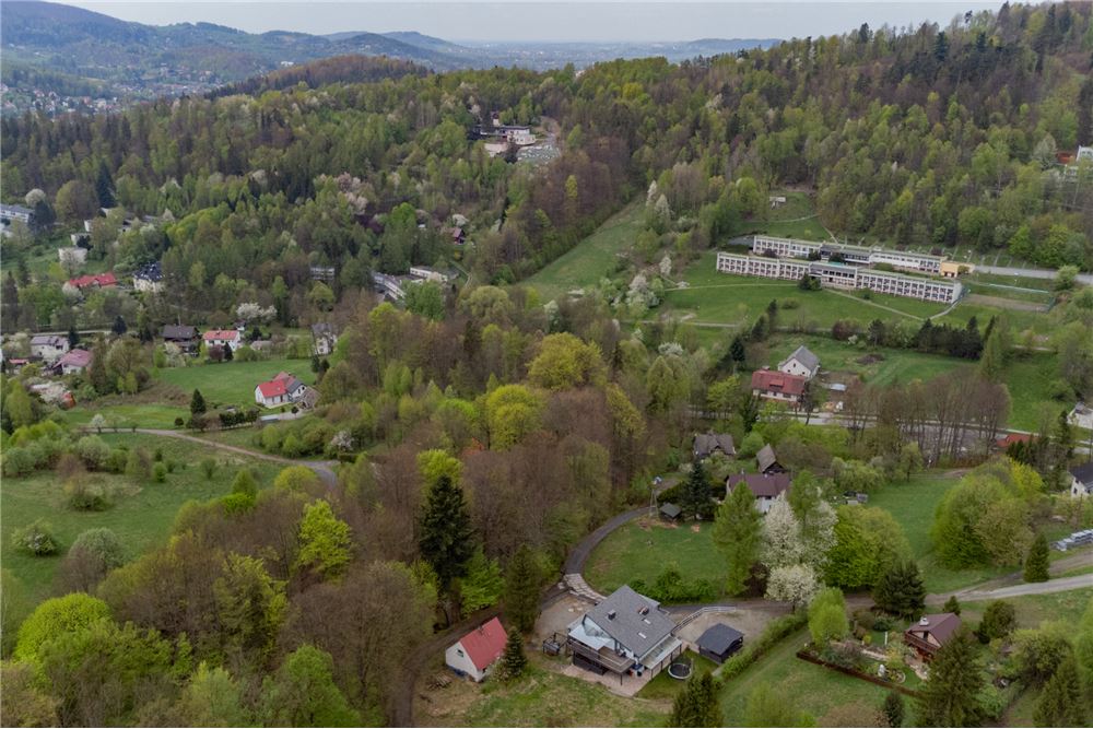 Nieruchomość inwestycyjna - Sprzedaż - Ustroń, Polska - 68 - 800061103-183