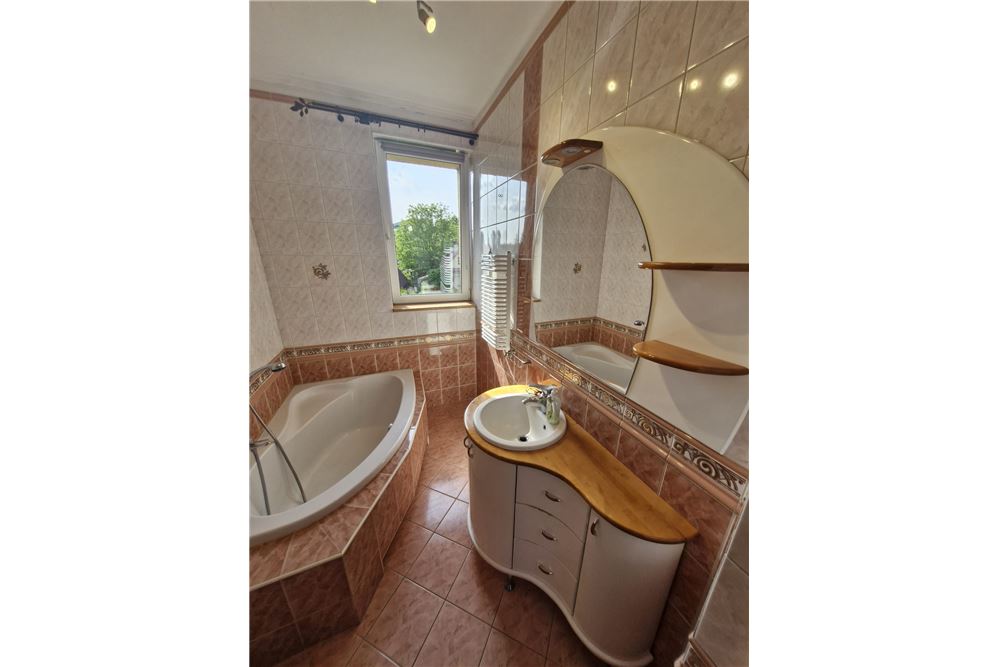 Mieszkanie - Wynajem - Bielsko-Biała, Polska - 5 - 800061116-21