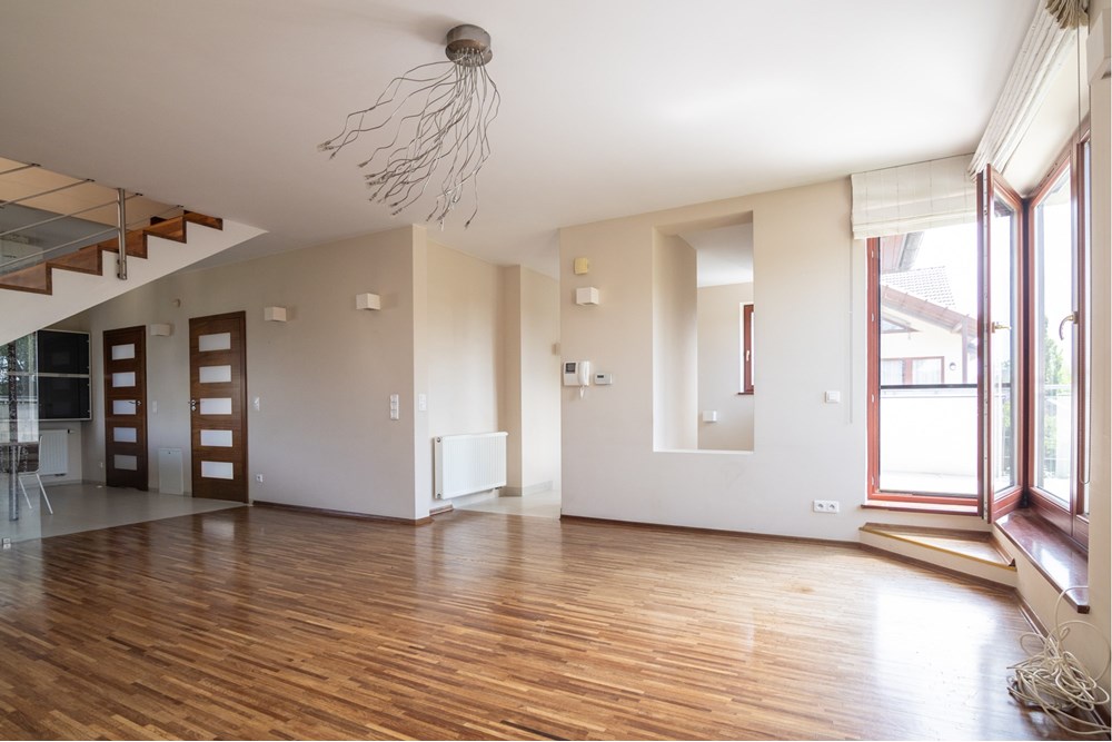 Mieszkanie - Sprzedaż - Józefosław, Polska - salon 2.jpg - 810291001-9