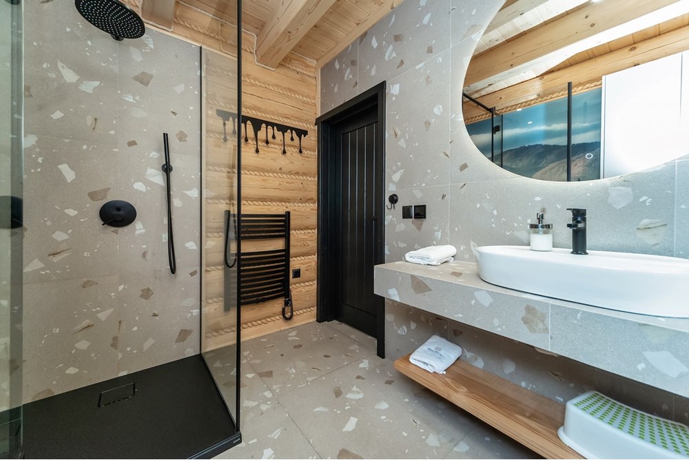 Biznes - Sprzedaż - Istebna, Polska - MIODM_004M.jpg - 800061093-116