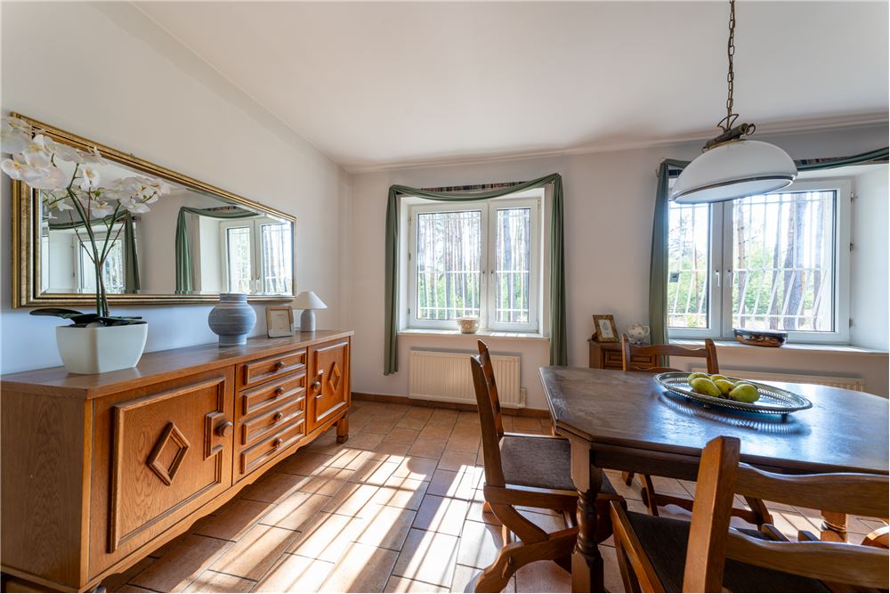 Dom wolnostojący - Sprzedaż - Józefów, Polska - 88 - 810251028-66