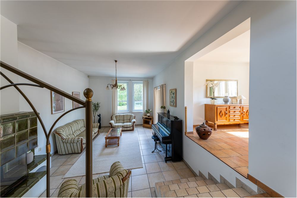 Dom wolnostojący - Sprzedaż - Józefów, Polska - 94 - 810251028-66