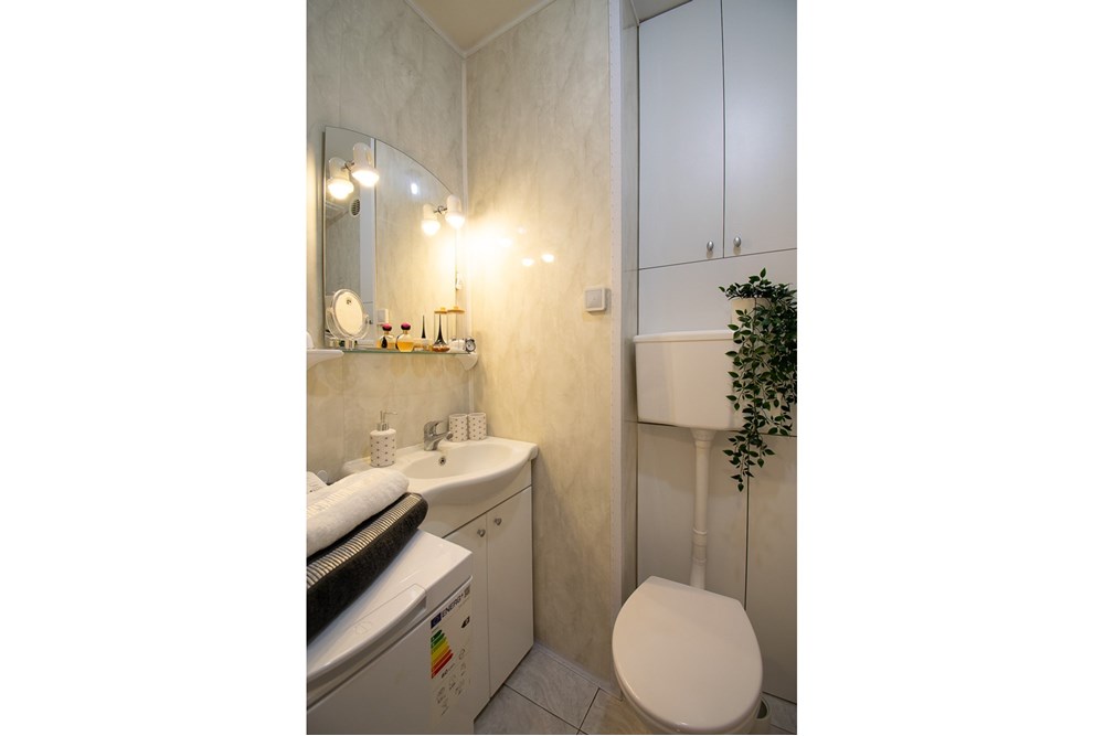 Mieszkanie - Sprzedaż - Łódź, Polska - Mieszkanie-na-sprzedaz-Lodz-2.jpg - 470191045-184