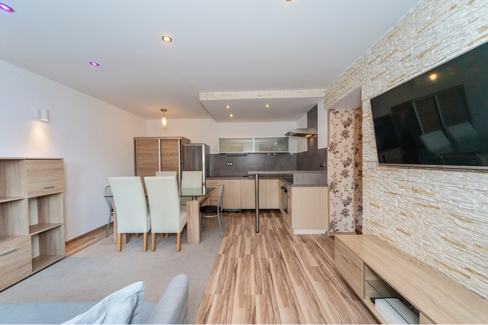 Mieszkanie - Wynajem - Bielsko-Biała, Polska - 2.jpg - 800061057-197