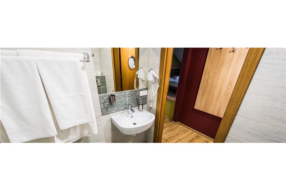 Dom wolnostojący - Sprzedaż - Korbielów, Polska - 66 - 800061076-401