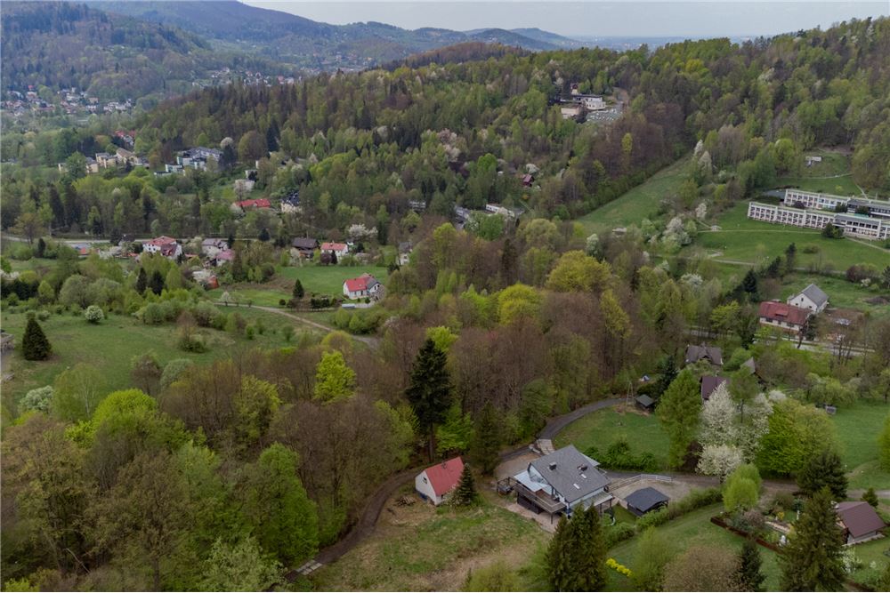 Nieruchomość inwestycyjna - Sprzedaż - Ustroń, Polska - 63 - 800061103-183