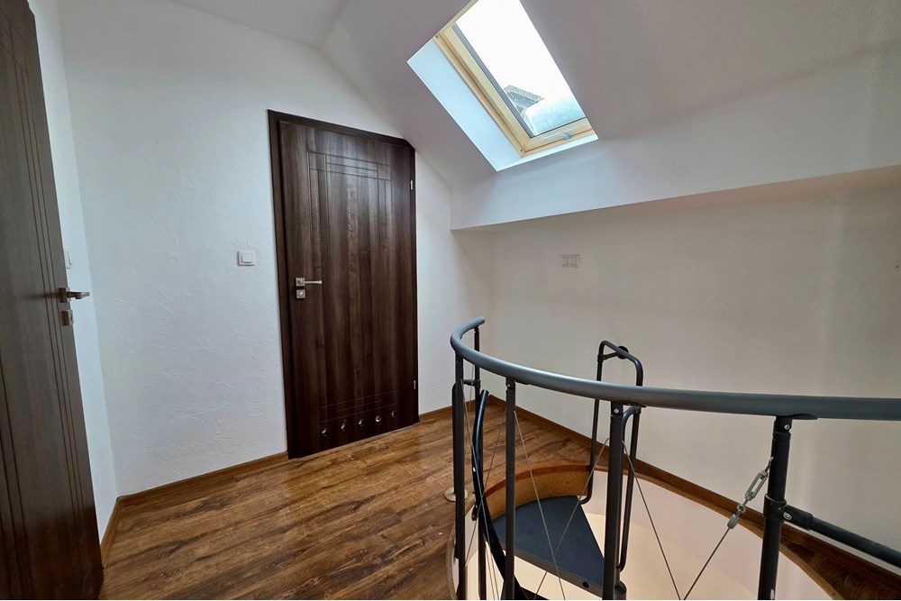 Mieszkanie dwupoziomowe - Sprzedaż - Bielsko-Biała, Polska - 20251203_124743.jpeg - 800061098-188