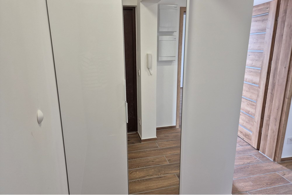 Mieszkanie - Wynajem - Łódź, Polska - przedpokój-wejście.jpg - 470291004-261