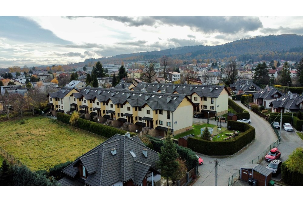 Mieszkanie dwupoziomowe - Sprzedaż - Bielsko-Biała, Polska - dji_fly_20251112_111454_229_1762950787560_photo_optimized.jpg - 800061098-188