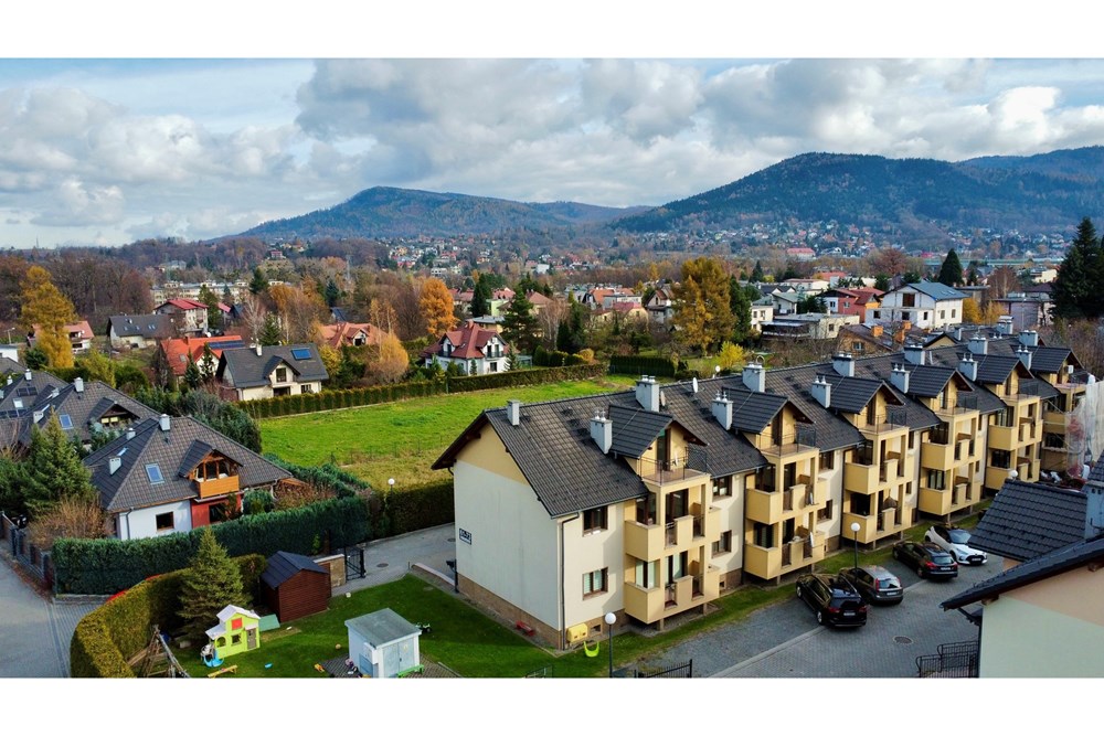 Mieszkanie dwupoziomowe - Sprzedaż - Bielsko-Biała, Polska - dji_fly_20251112_111432_228_1762950788005_photo_optimized.jpg - 800061098-188