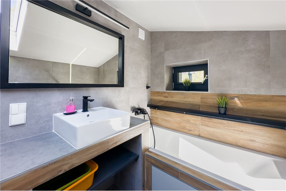 Nieruchomość inwestycyjna - Sprzedaż - Ustroń, Polska - 35 - 800061103-182