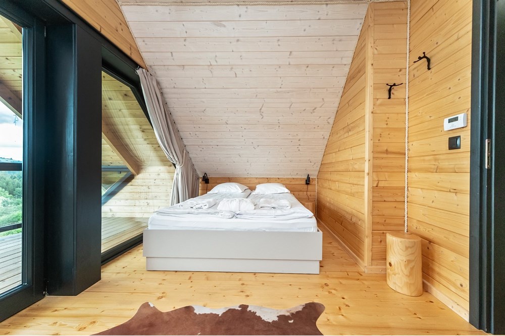 Biznes - Sprzedaż - Istebna, Polska - MIODM_020M.jpg - 800061093-116