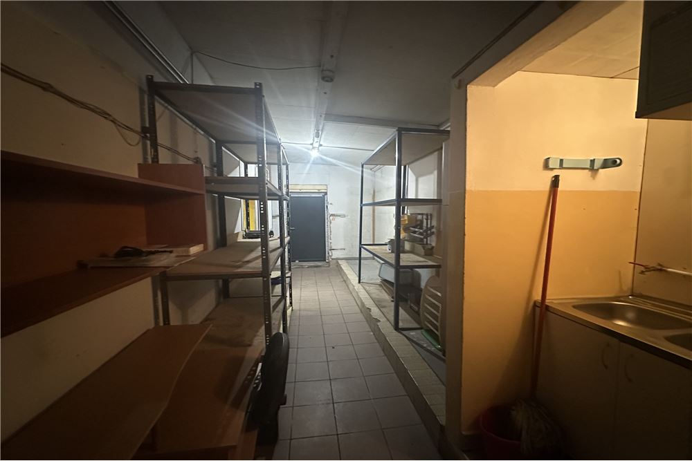 Lokal handlowy/usługowy - Wynajem - Bielsko-Biała, Polska - 33 - 800061103-137