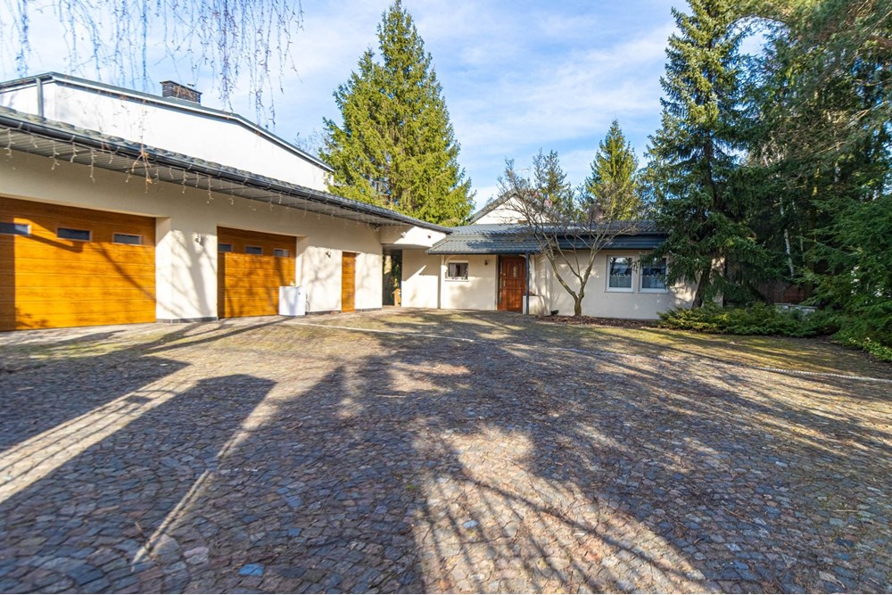 Budynek - Sprzedaż - Józefów, Polska - podjazd.jpg - 810251037-51