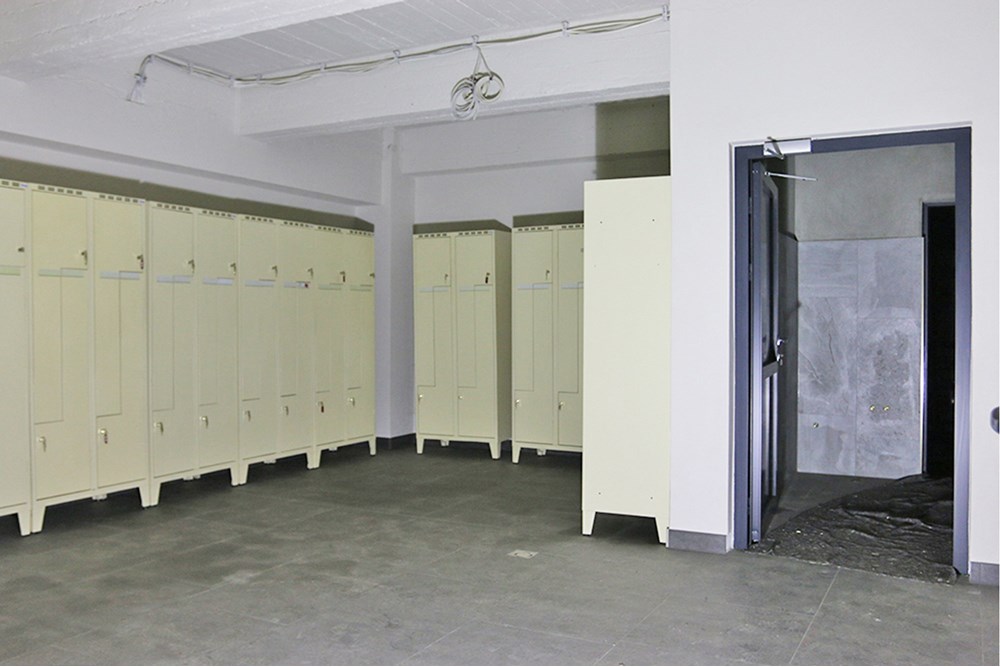 Nieruchomość przemysłowa - Sprzedaż - Bytom, Polska - Bytom Budynek i działka (17).JPG - 800041074-12