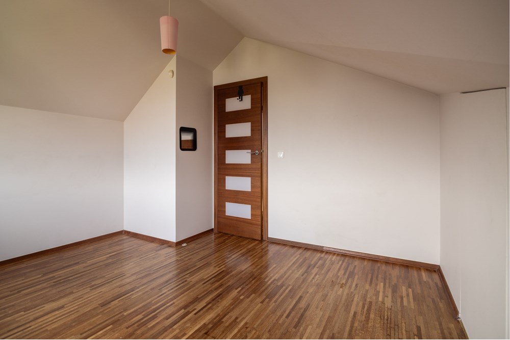 Mieszkanie - Sprzedaż - Józefosław, Polska - gora 2.jpg - 810291001-9