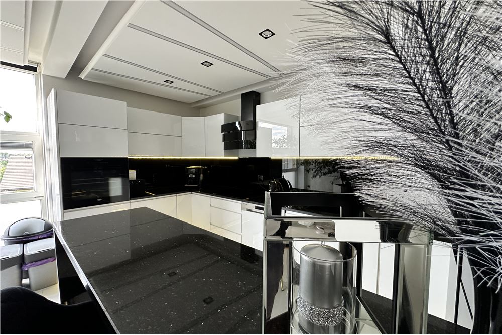 Mieszkanie - Sprzedaż - Bielsko-Biała, Polska - 22 - 800061098-166