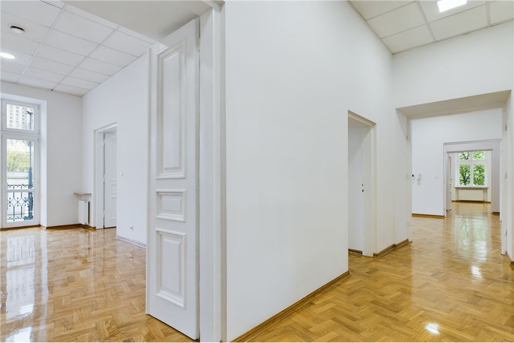 Commercial Office Warszawa, Poland PL 810051008196 , RE/MAX Global Real Estate