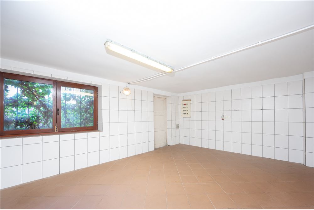 Lokal handlowy/usługowy - Sprzedaż - Kraków, Polska - 11 - 800241010-102