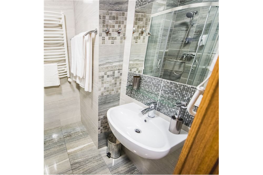 Dom wolnostojący - Sprzedaż - Korbielów, Polska - 65 - 800061076-401