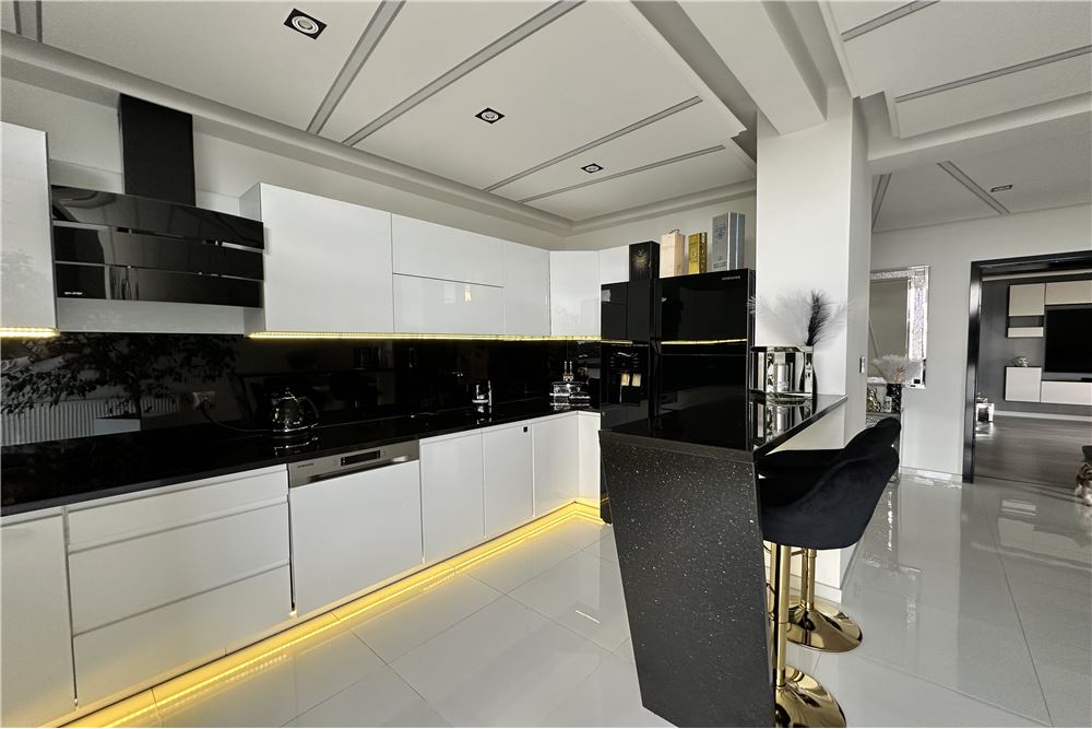 Mieszkanie - Sprzedaż - Bielsko-Biała, Polska - 28 - 800061098-166