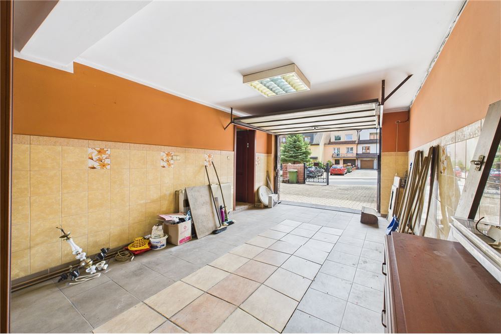 Dom w zabudowie szeregowej - Sprzedaż - Rybnik, Polska - Garaż - 470311001-38