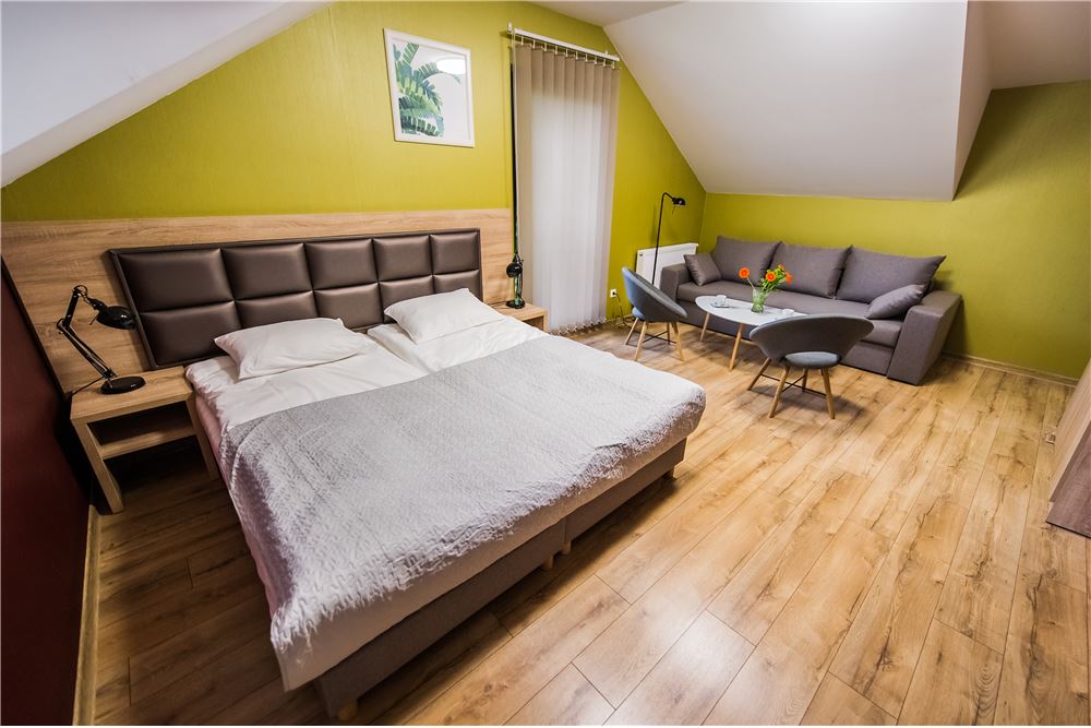 Dom wolnostojący - Sprzedaż - Korbielów, Polska - 68 - 800061076-401