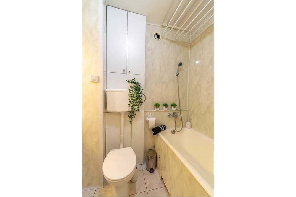 Mieszkanie - Sprzedaż - Łódź, Polska - Mieszkanie-na-sprzedaz-Lodz-1.jpg - 470191045-184