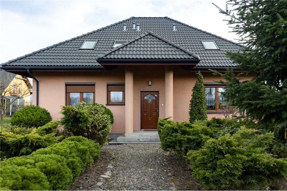 Dom wolnostojący - Sprzedaż - Bielsko-Biała, Polska - 1 - 800061090-231